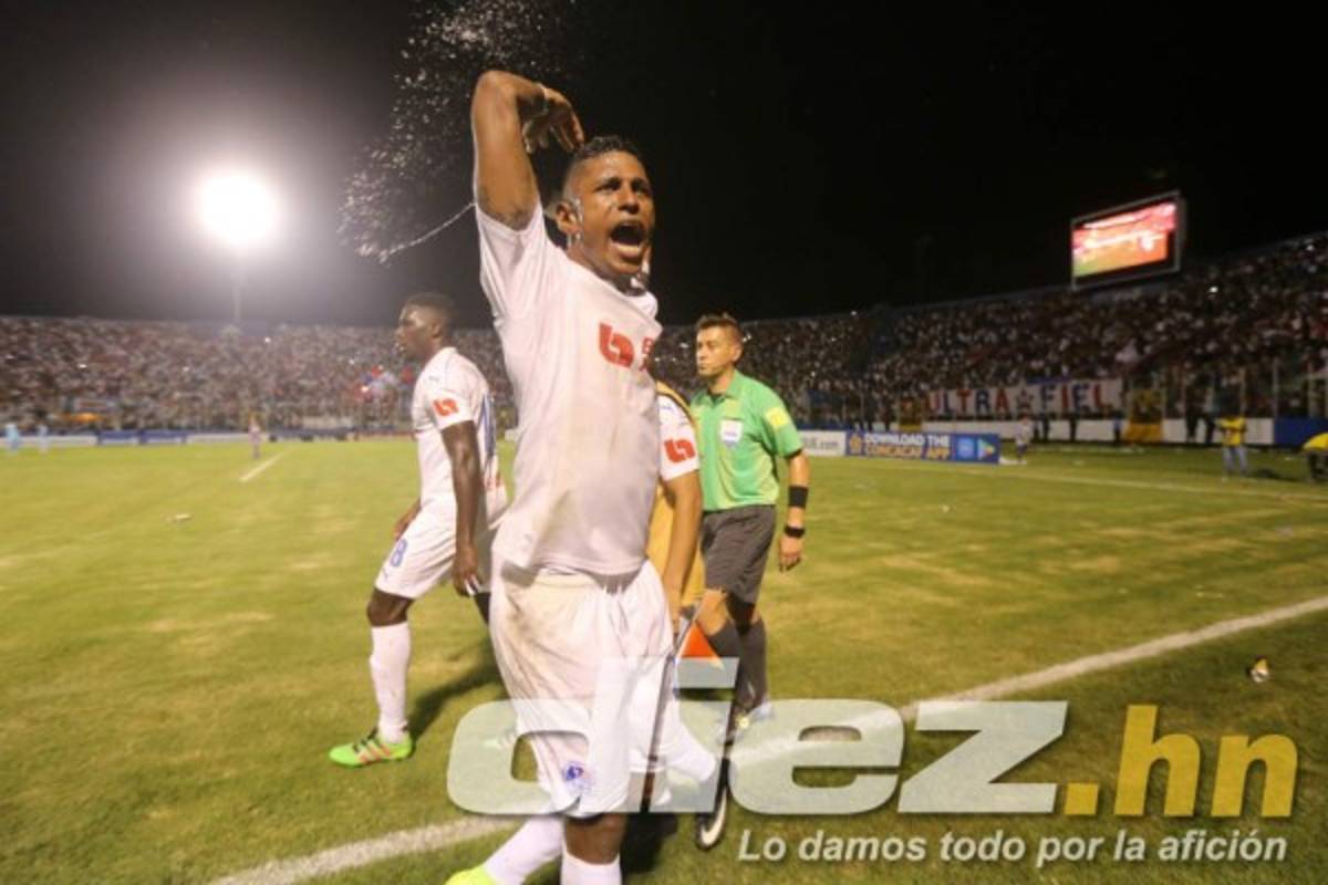 NO VISTE EN TV: El festejo del Olimpia y la bengala en el césped  