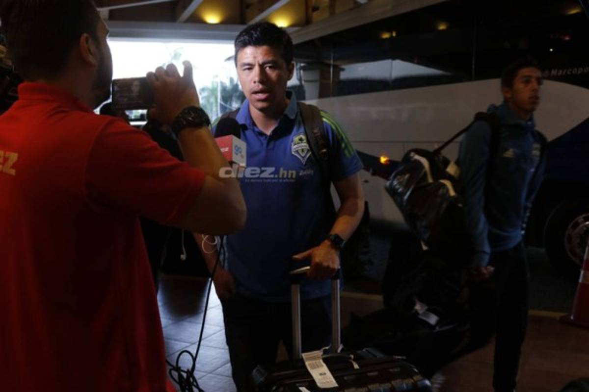 ¡Dos con mascarilla! Las imágenes de la llegada de Seattle Sounders a Honduras