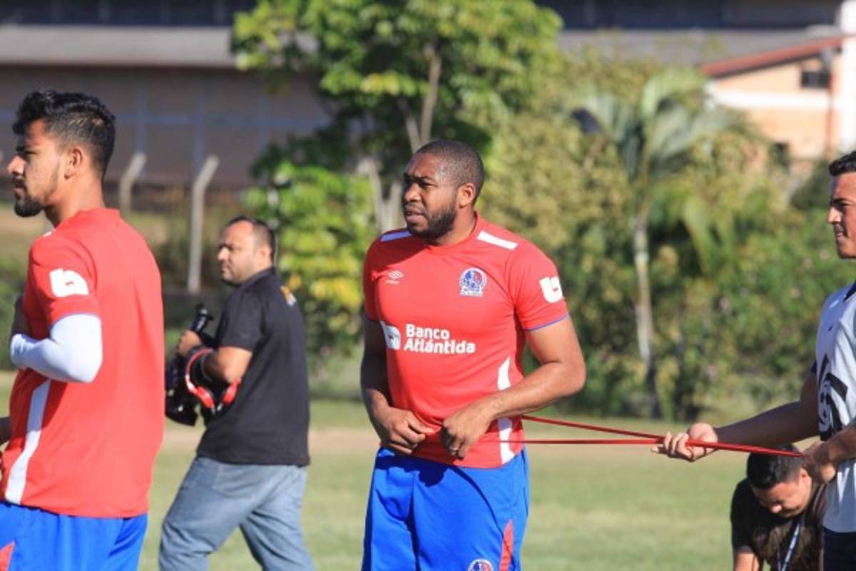 MERCADO: Mario Martínez a Marathón, Olimpia sumaría más bajas y volante a Grecia