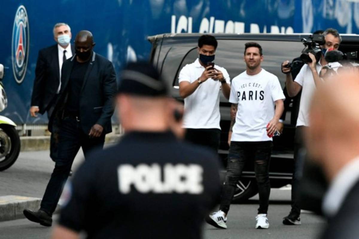 Así fue el primer día de Messi con el PSG: La firma del contrato y el crack que llegó a su hotel