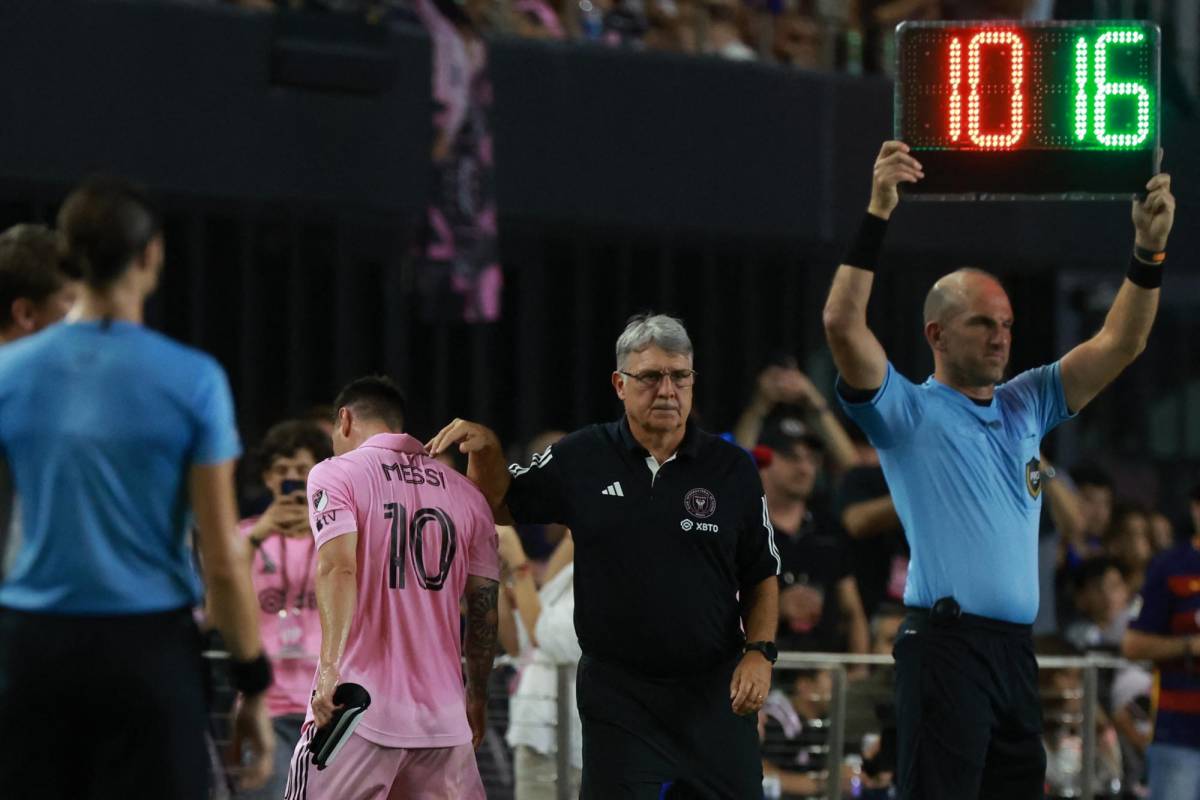 Inter Miami vapulea al Toronto FC por la MLS, pero queda con la preocupación de la salida repentina de Messi del partido
