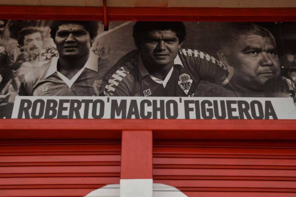 ¡Placas, trofeos y una puerta con su nombre! Lo homenajes a futbolistas hondureños en el extranjero