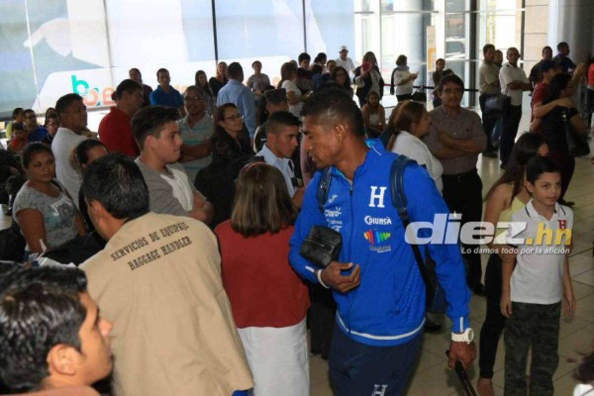 Entre lágrimas: La triste llegada de la selección de Honduras desde Sídney