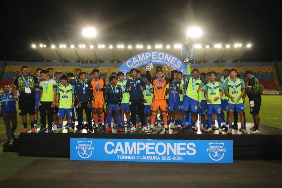 Imágenes: Olimpia celebró su título 11 en reservas y una leyenda los acompañó