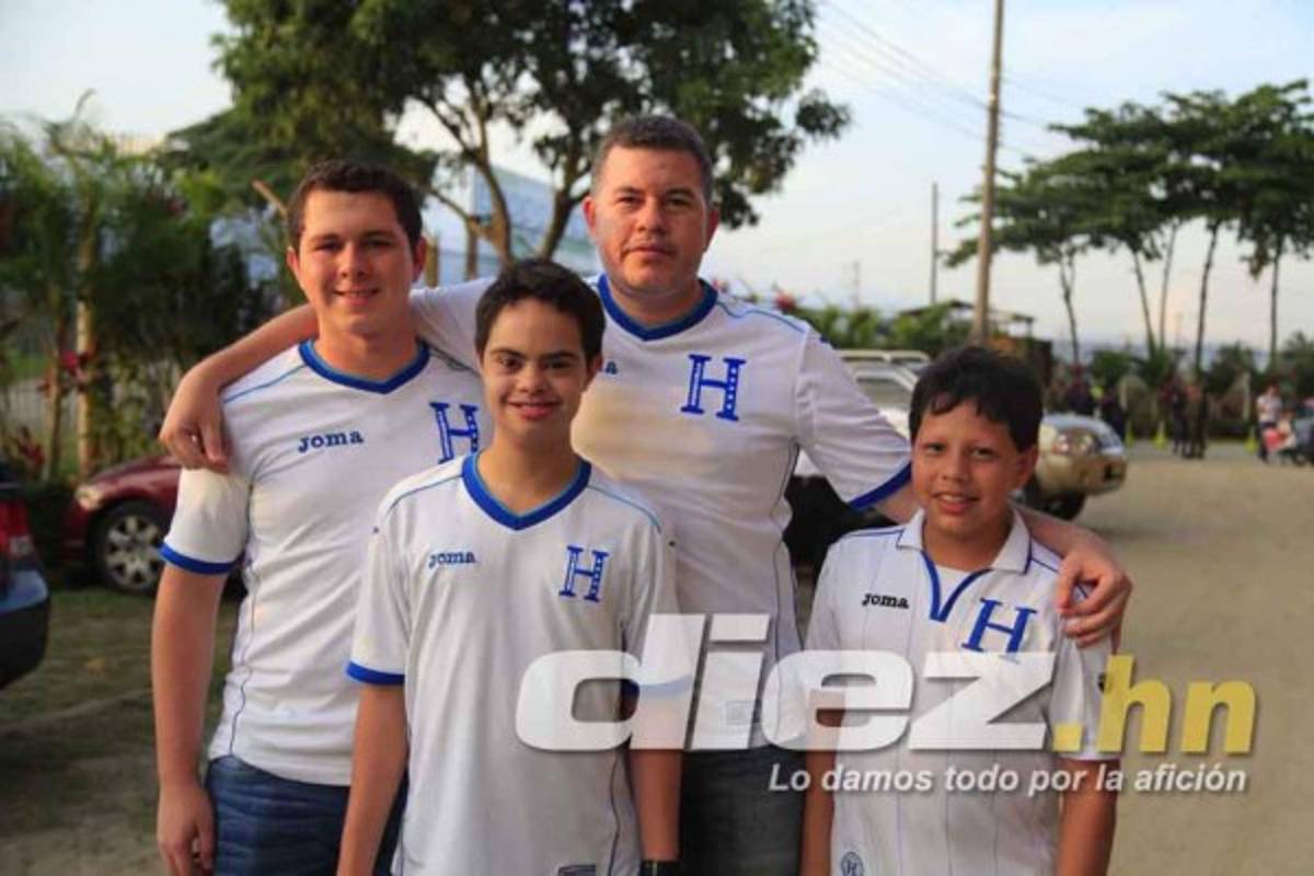 El ambiente en el estadio Olímpico con Honduras-Venezuela