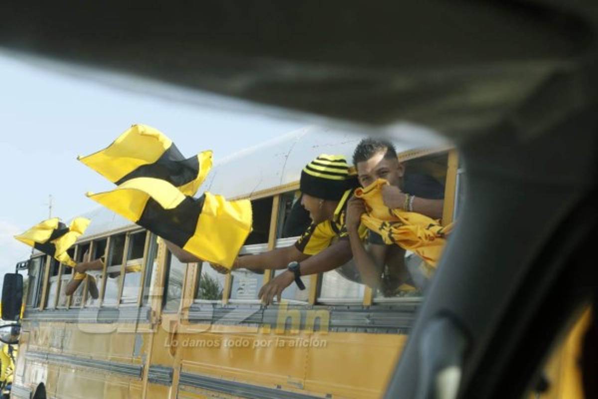 El ambientazo de los aficionados previo al clásico sampedrano en el Olímpico