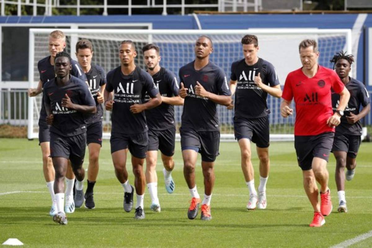 Fotos: Primer entreno de Neymar con el grupo del PSG y así fue recibido tras pedir su salida