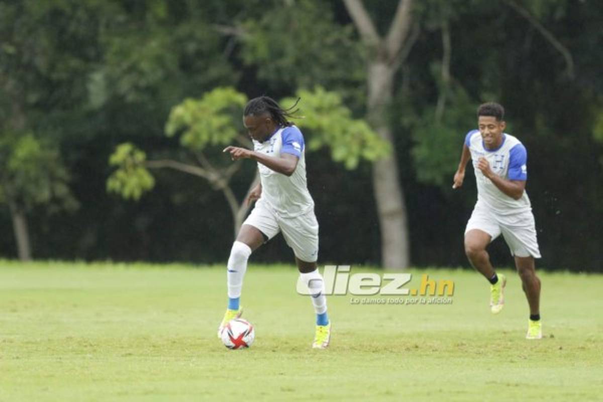 'Bolillo' Gómez recibe a viejo conocido en el entrenamiento de Honduras; el mano a mano de Elis con Choco Lozano