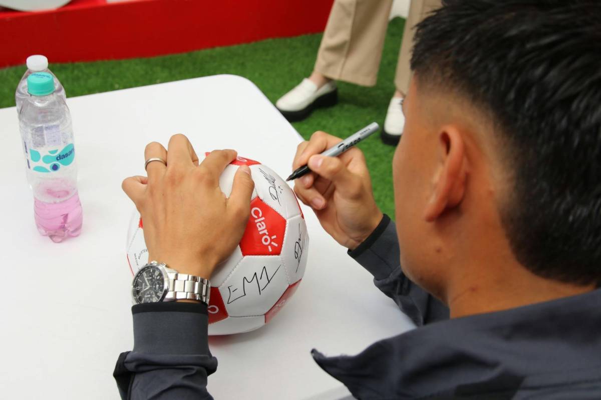 Ruiz se robó el show y 3 seleccionados sorprendieron en firma de autógrafos