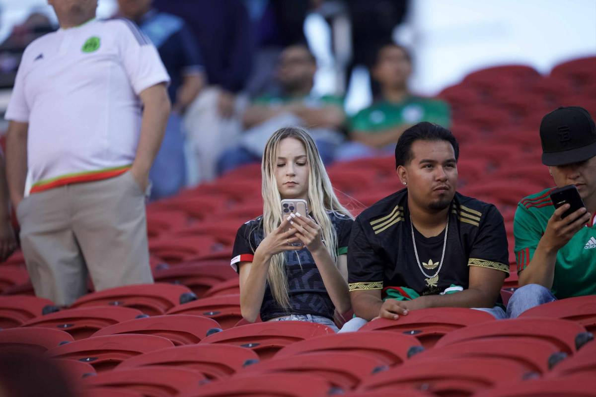 ¡Quiénes son las dos catrachas que se robaron las miradas! El Honduras vs México se engalana con hermosas aficionadas