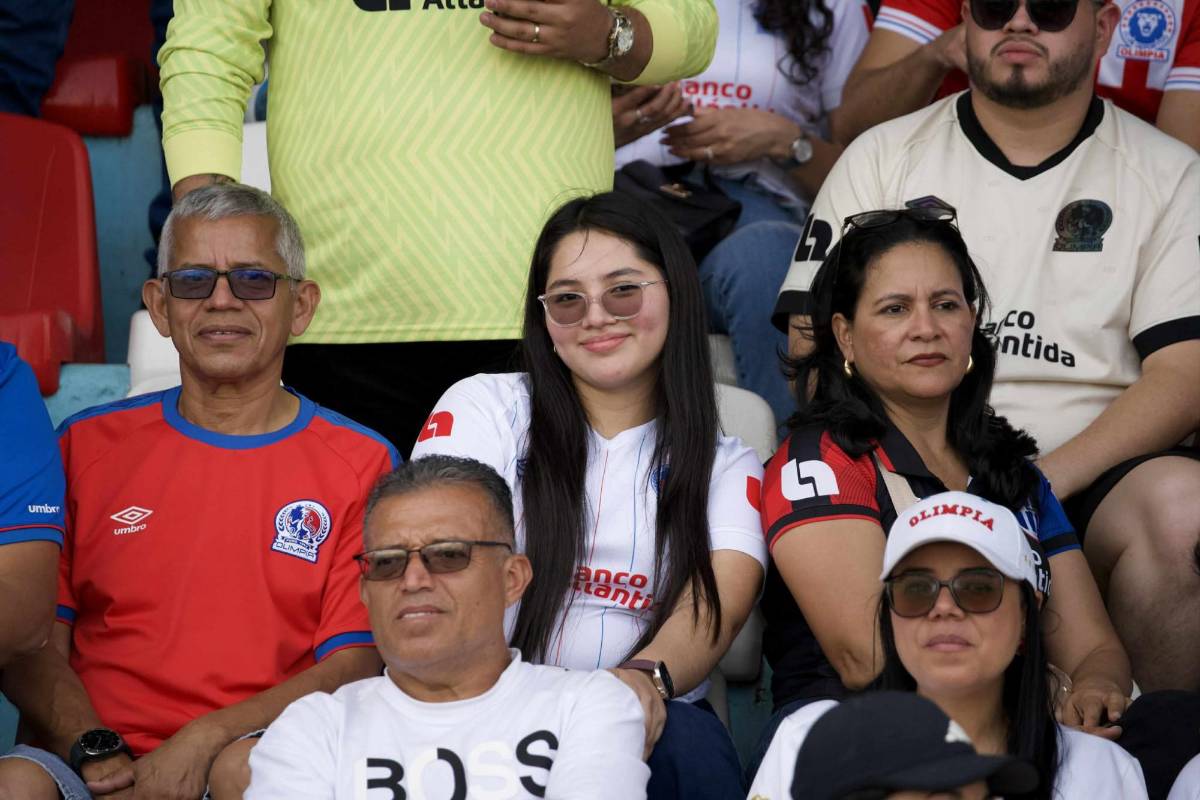 ¿Quién es la aficionada de la Máquina que se roba las miradas? Bellezas adornan la final entre Olimpia y Real España