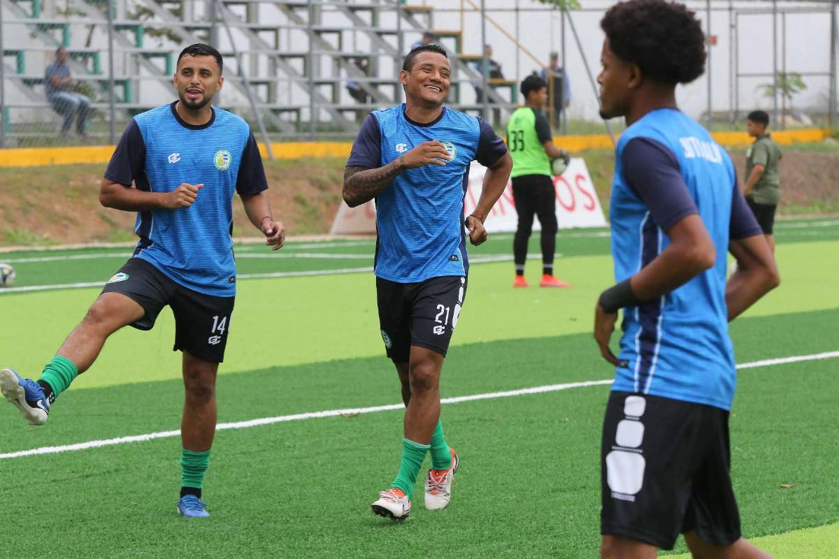 Las bellas olanchanas de San Francisco de La Paz se dejan ver, la preciosa aficionada de Olimpia y, ¿qué llevaba Marcos Montiel?