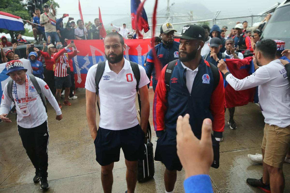 Imágenes: Así le reclamó la Ultra Fiel al Olimpia, los encerraron ¿Cuál fue la reacción de Eduardo Espinel?