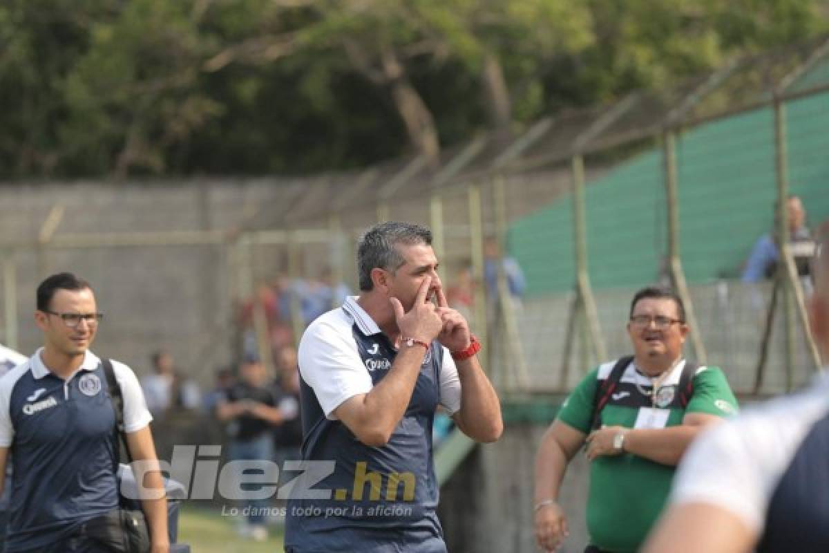 ¡Bien bañado! Diego Vázquez vive su tarde más difícil como técnico del Motagua