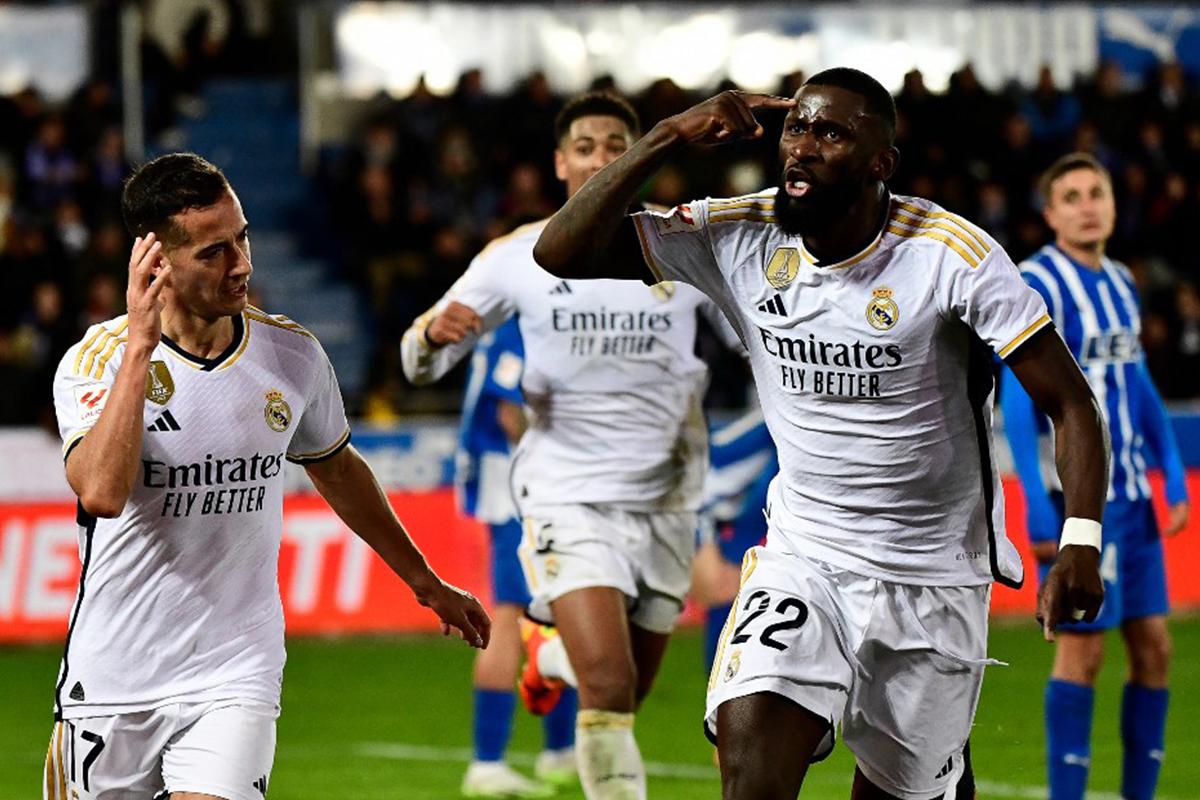 Real Madrid, con uno menos, venció al Alavés en el añadido y acaba el 2023 como líder de LaLiga