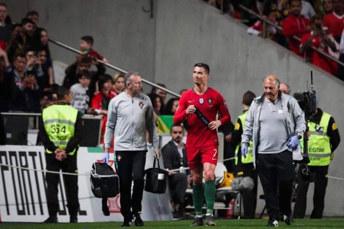 FOTOS: El dolor y frustración de Cristiano Ronaldo tras su lesión con Portugal