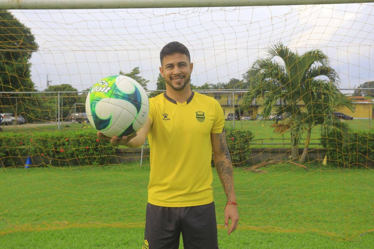 El paraguayo Báez jugó en Costa Rica, por lo tanto sabe qué hacer en el próximo juego contra el Alajuelense por las semifinales de la Liga Concacaf el 4 de octubre. FOTO: Moisés Valenzuela.