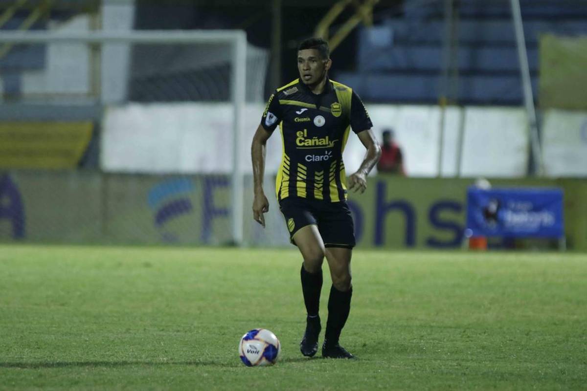 Héctor Vargas y el 11 titular con el que se estrenaría dirigiendo al Real España ante Olimpia