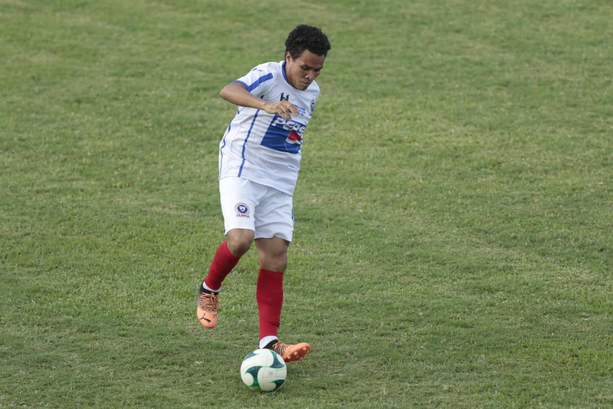 ¡El cuarto con más equipos en el mundo! Rambo de León ficha por su club 25 a sus 42 años: todas las camisas que ha vestido