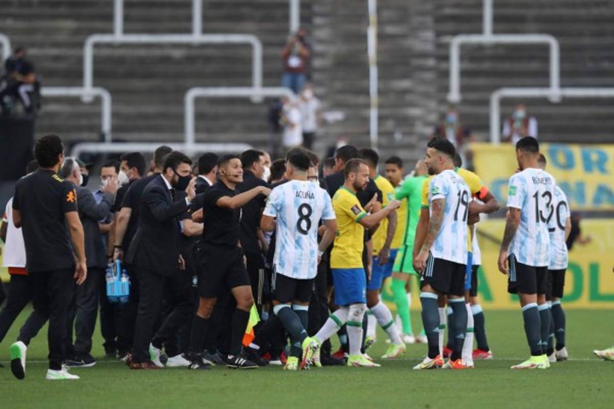 Así fue la bronca en el Brasil-Argentina: El momento en que llegaron a deportar a cuatro jugadores