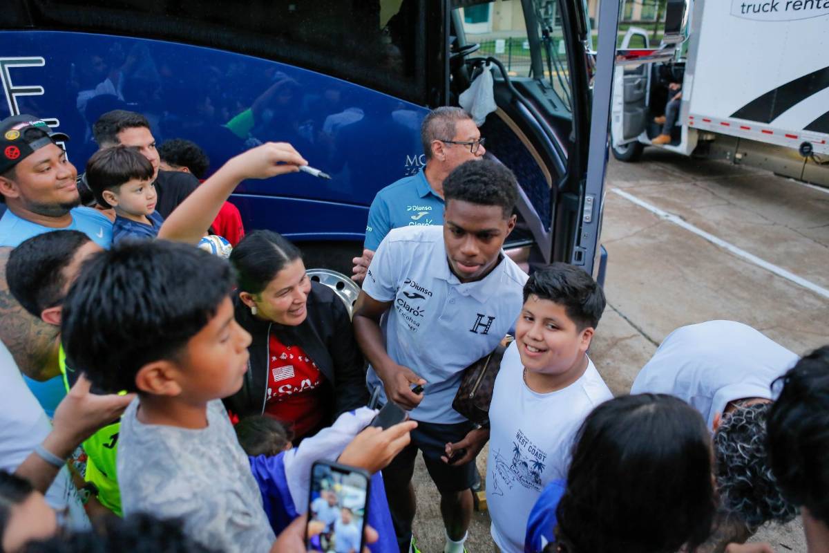 ¡Locura por Keyrol! Seleccionada causa furor en visita a la Bicolor en Houston