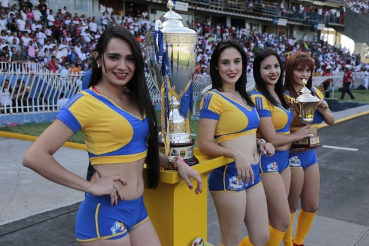 Las chicas más bellas de la gran final entre Olimpia y Real Sociedad