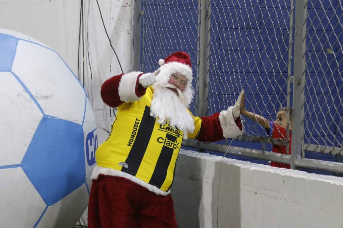 El 'enchachado', la bella princesa, Santa Claus cumpliendo los deseos y el legionario que no juega desde 2023 llega al Morazán
