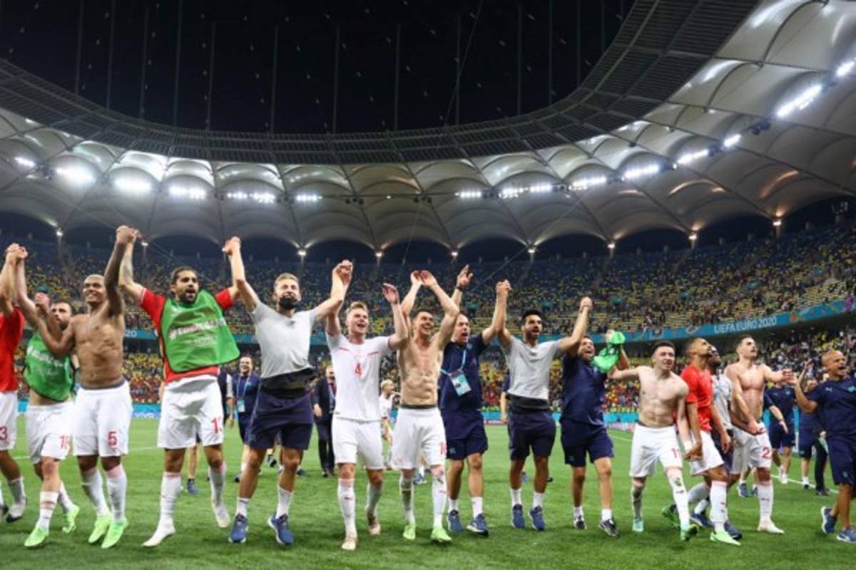 La tristeza de Mbappé, aficionado invade y crack de Suiza no hace caso a Cristiano Ronaldo con la Coca Cola