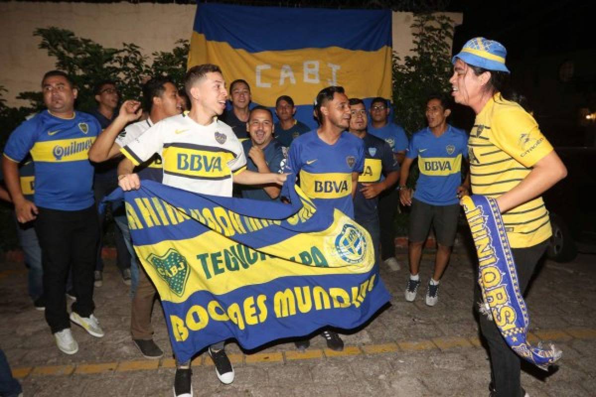 FOTOS: Hinchas hondureños viven la emoción del Boca-River en Tegucigalpa