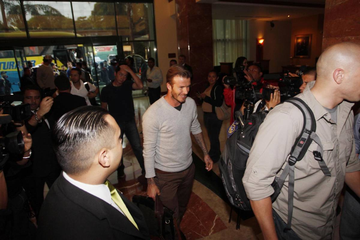 ¡Las mujeres enloquecieron! El día que David Beckham visitó Honduras y el Nacional explotó: ¿a quién regaló su camisa?