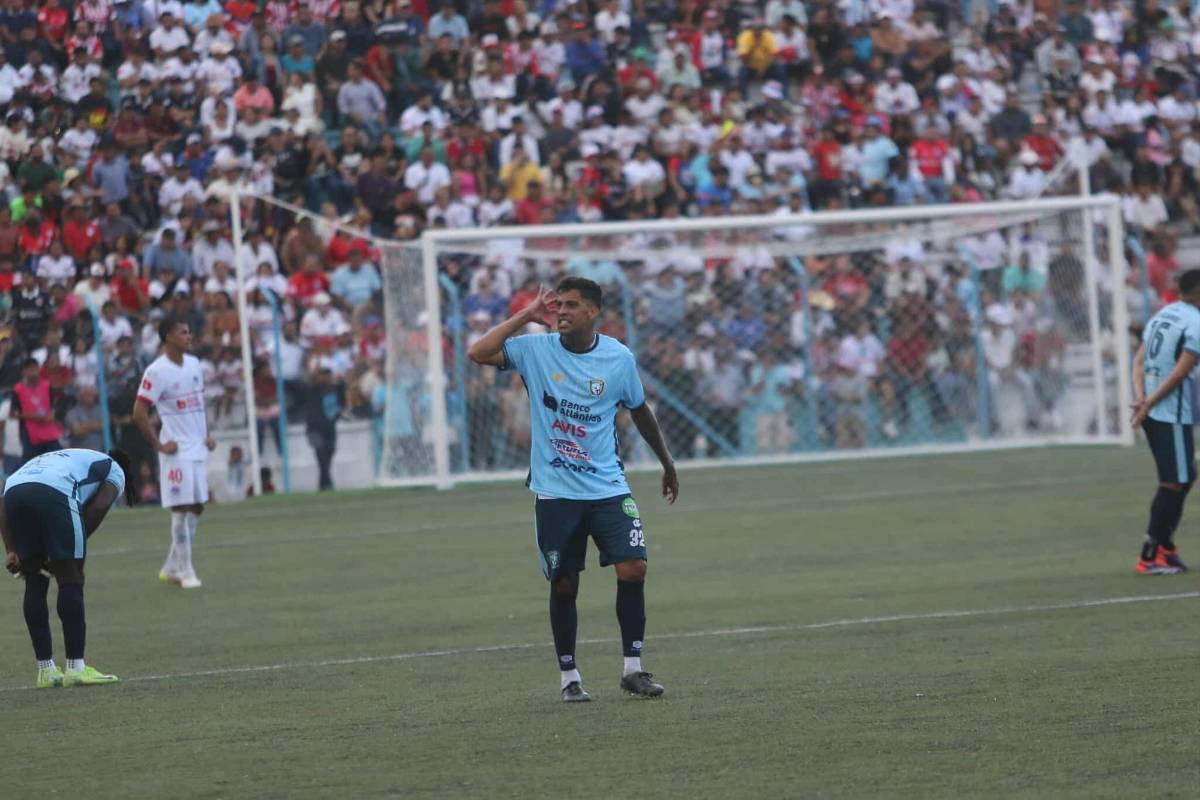 Olimpia se fue humillado, furia de Espinel, ex del León le gritó el gol a la banca y directivo bajó a hablar con los jugadores tras goleada ante Génesis PN