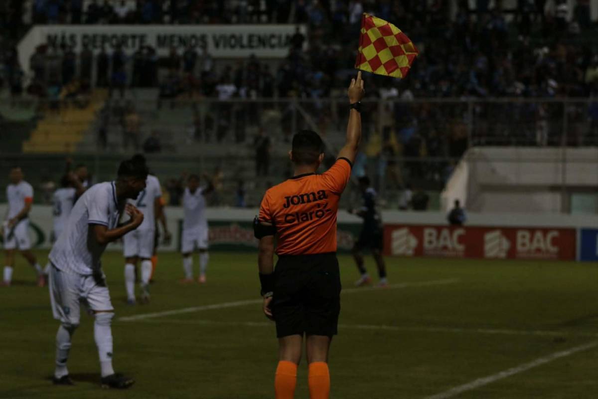 Pelea entre Génesis y Motagua, doble polémica con el FVS y el penal que falló Clever