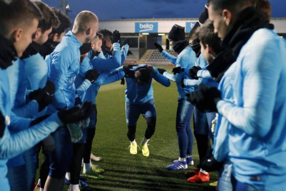 ¡Nuevo amigo! Así recibieron a Kevin Prince Boateng en su primer entrenamiento con el Barcelona