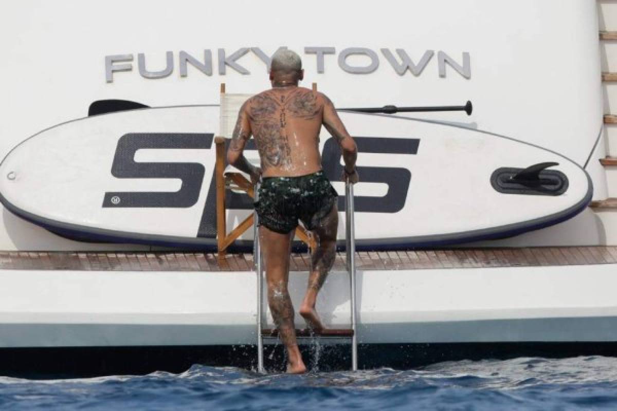 Así es el lujoso Funky Town, el yate que Neymar alquila en Ibiza por 66.000 euros la semana