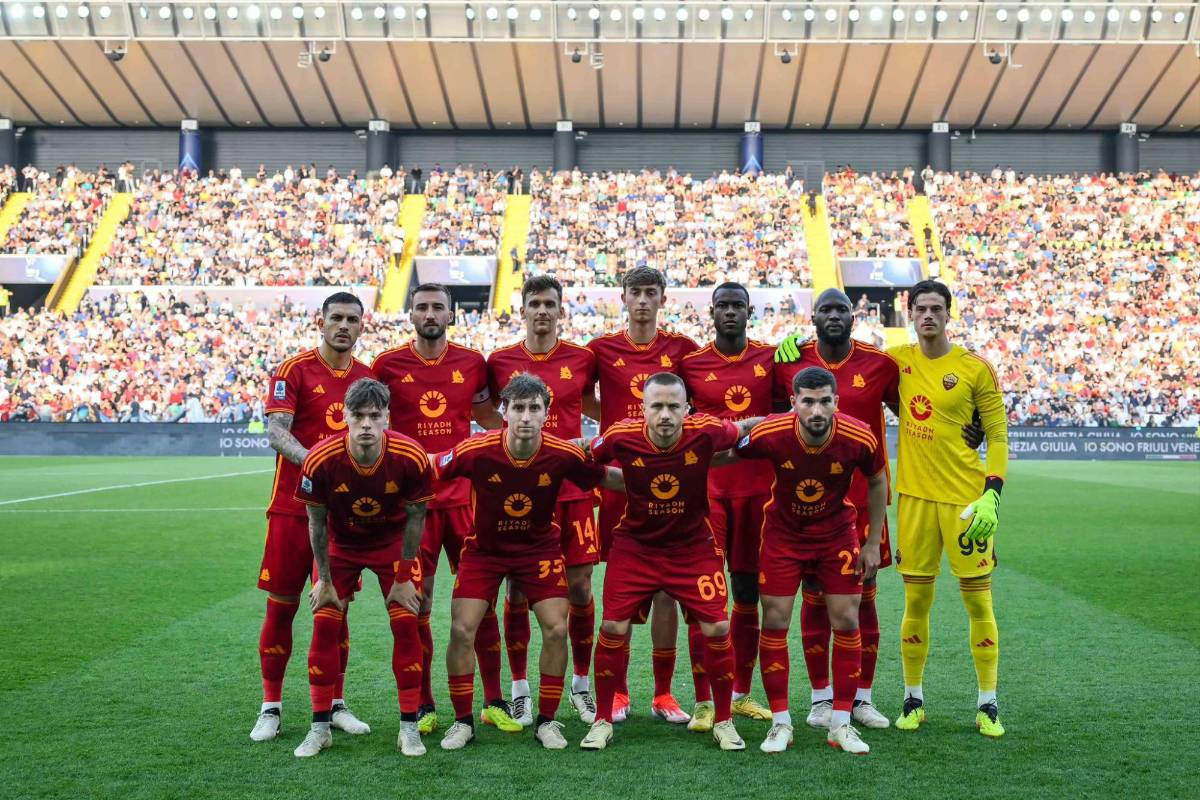 Drama en la Roma: salió jugando, se desploma y el partido queda suspendido