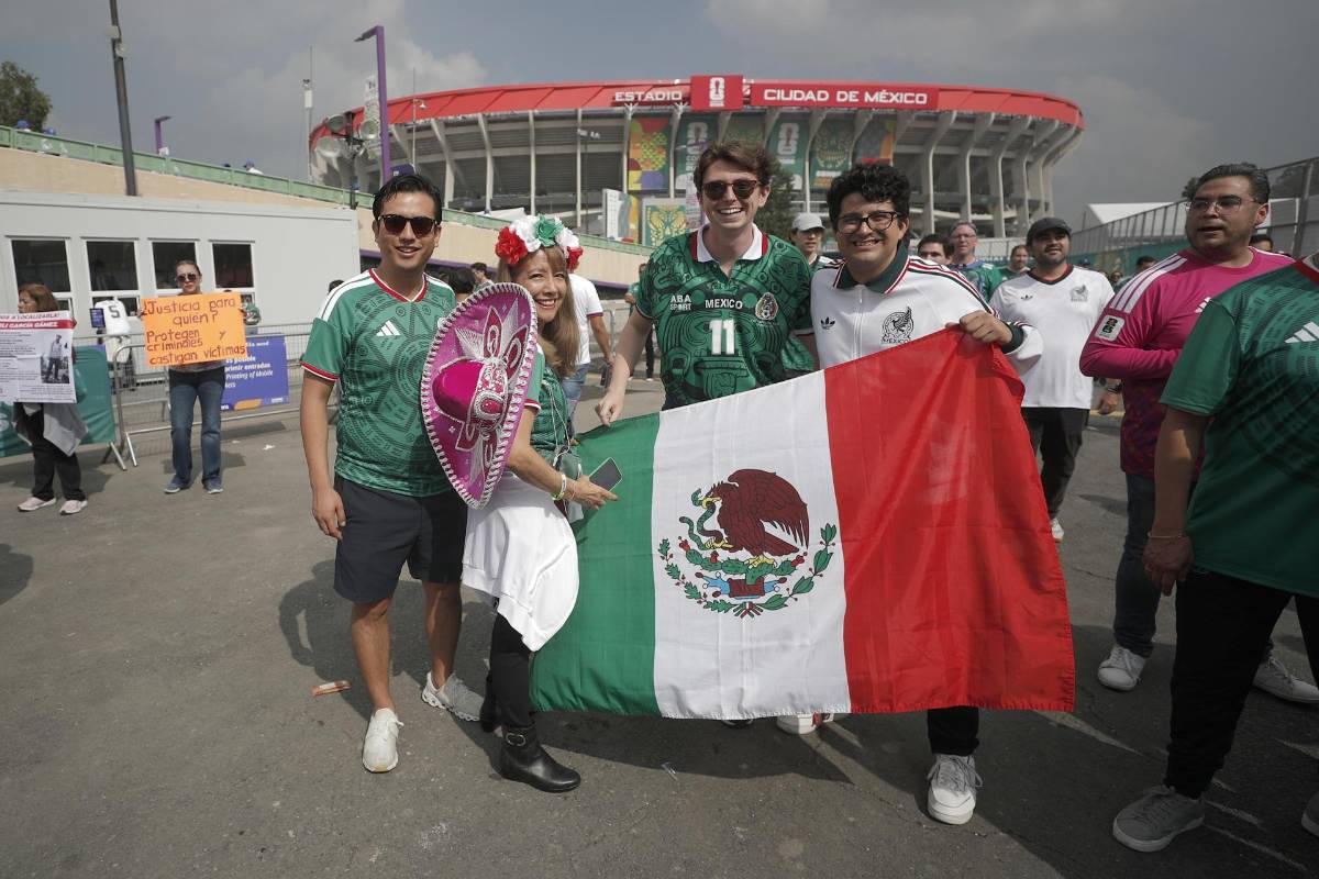 ¡El Azteca es una locura! Así se vive la fiesta previo a la inauguración del Mundial
