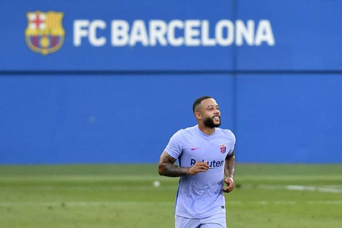 Usó mítico dorsal y festejó su primer gol: el enorme debut de Memphis Depay con el FC Barcelona