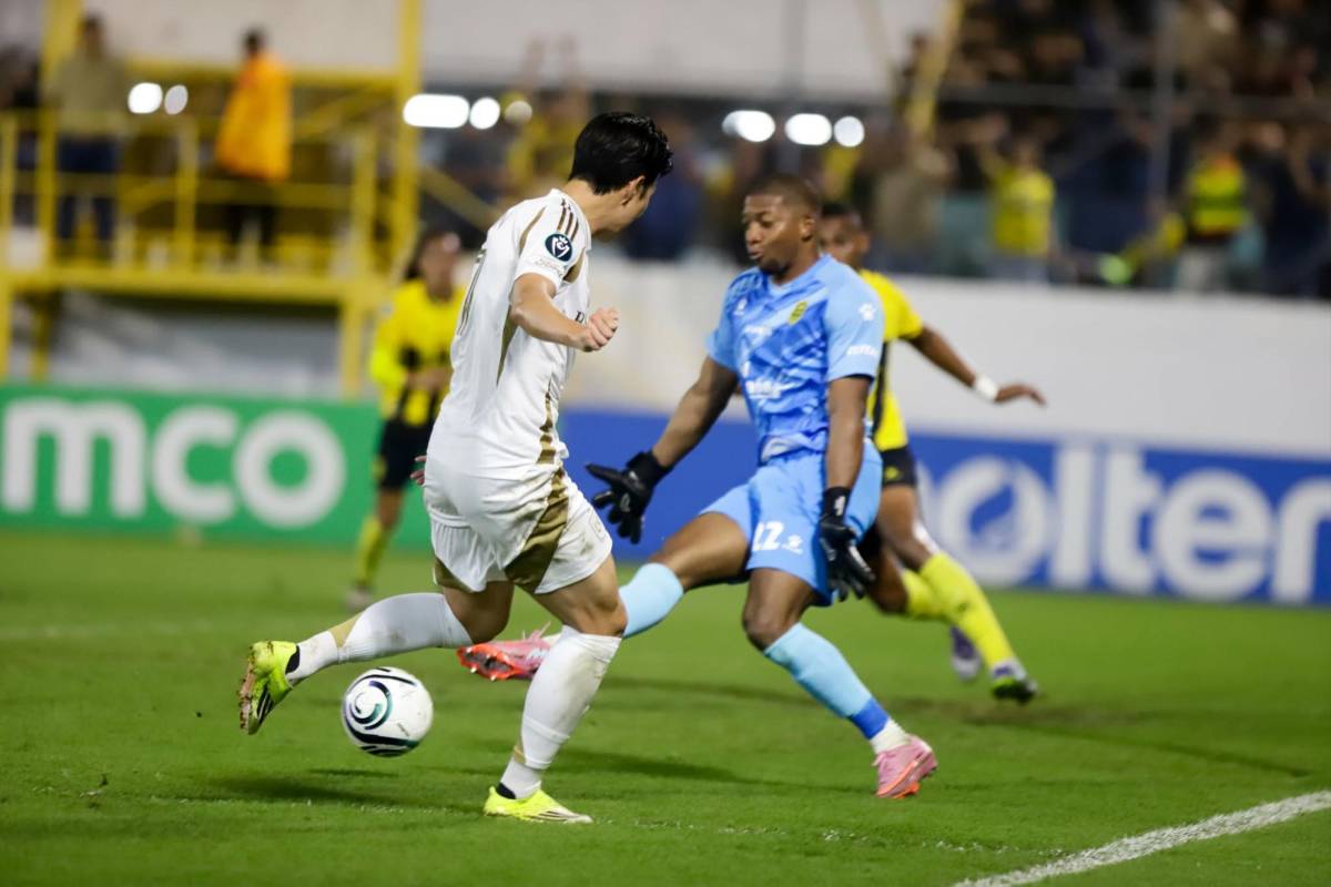 Los inconvenientes que tuvo LAFC cuando iba a salir de SPS y el problema de salud que sufrió un crack del club de la MLS