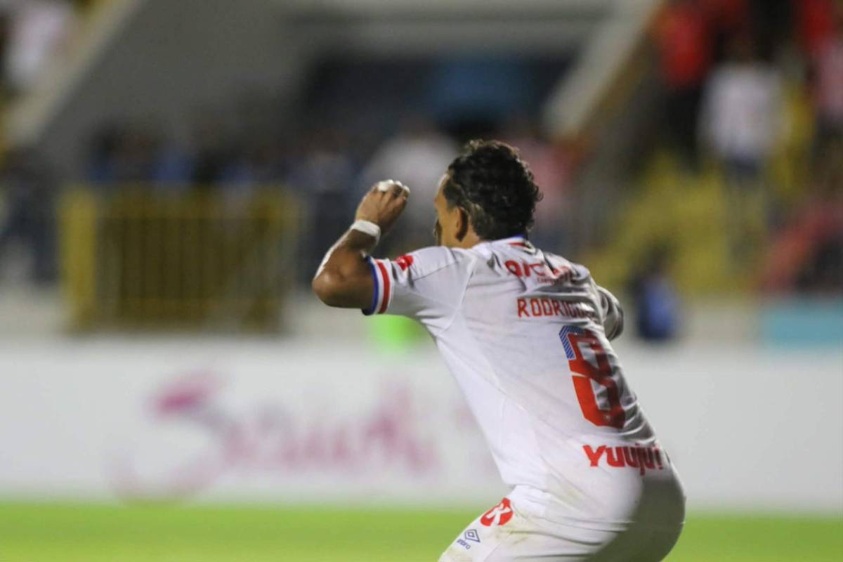 ¿Y el VAR? el penal que no le pitaron a Mixco y la extraña celebración de Edwin