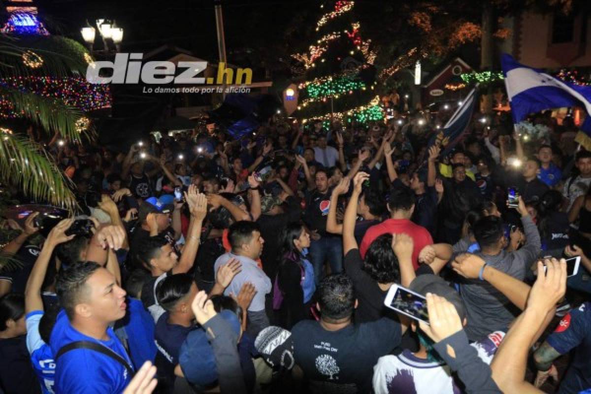 ¡Locura azul! Afición de Motagua y el banderazo previo a la final de la Liga Concacaf