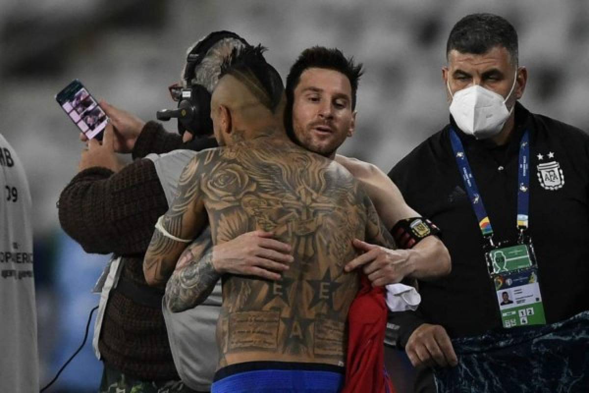 No se vio en TV: El homenaje de Messi a Maradona, el gesto de Vidal y el nuevo récord de Leo