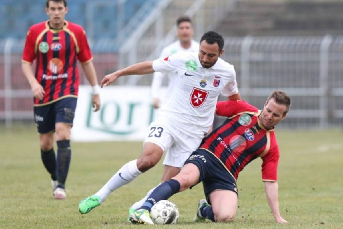 El Videoton del salvadoreño Arturo Álvarez lidera en Hungría