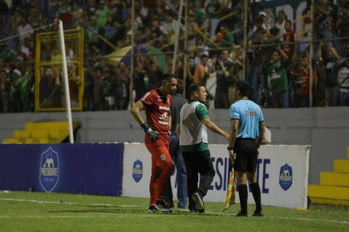NO SE VIO: Piedras, empujones y trifulca de jugadores en el clásico copero