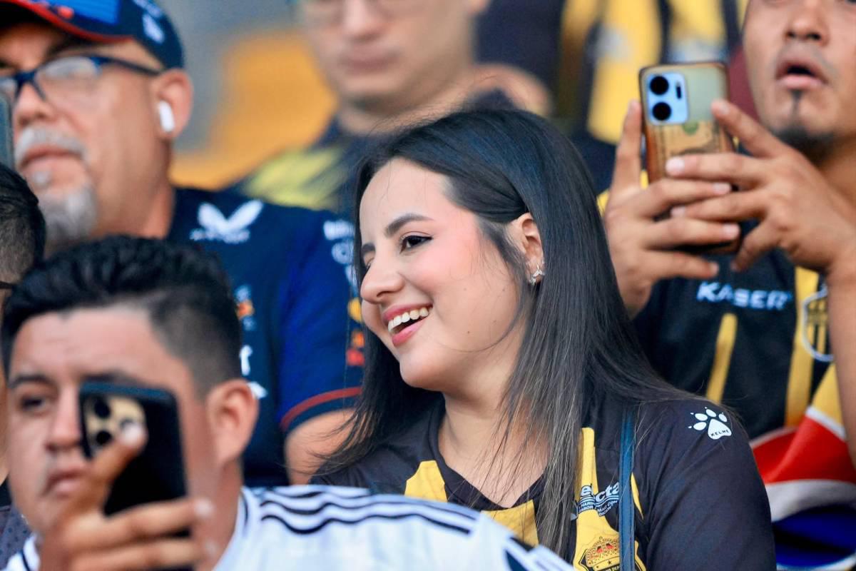 ¿Quién es la hermosa paramédica? El descuido de una edecán y las hermosas chicas en la final entre Real España - Olimpia