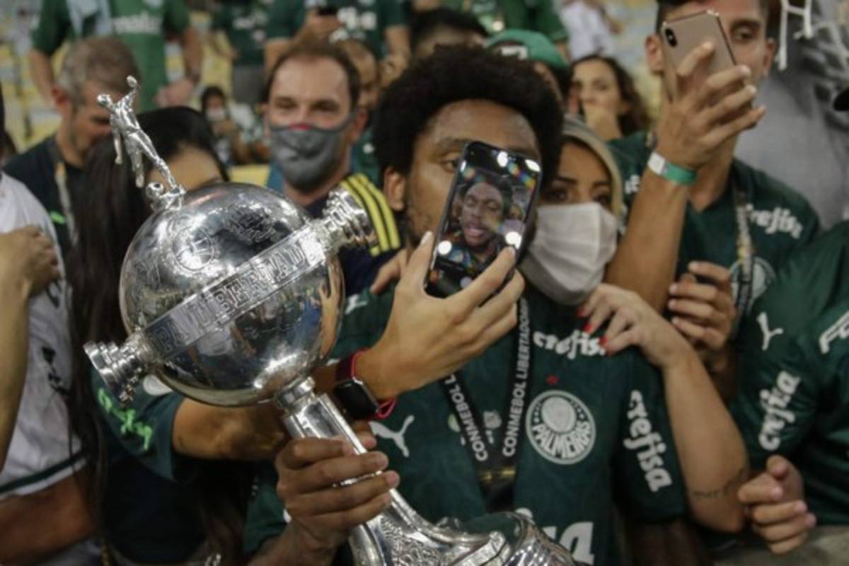 De la fiesta por ganar la Libertadores a ir de urgencias al hospital: el drama del brasileño Luiz Adriano