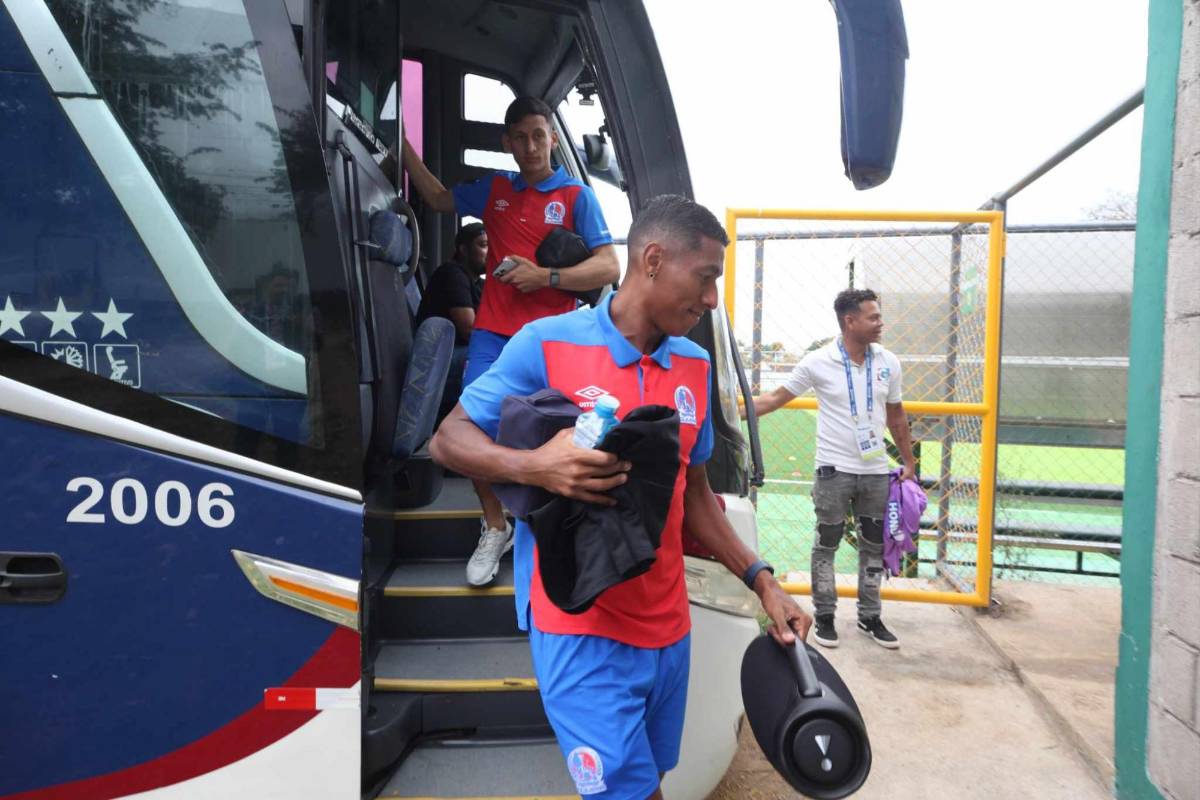 Las bellas olanchanas de San Francisco de La Paz se dejan ver, la preciosa aficionada de Olimpia y, ¿qué llevaba Marcos Montiel?