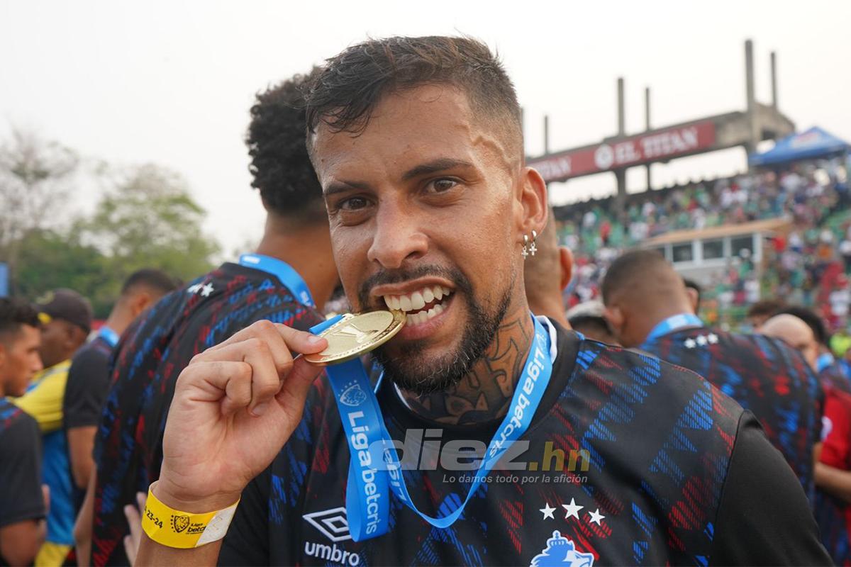 Olimpia se coronó en el Yankel: Menjívar y Beckeles festejan con puros, locura de Araújo y los que celebraron con sus novias