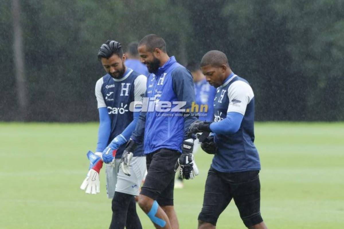 'Bolillo' Gómez recibe a viejo conocido en el entrenamiento de Honduras; el mano a mano de Elis con Choco Lozano