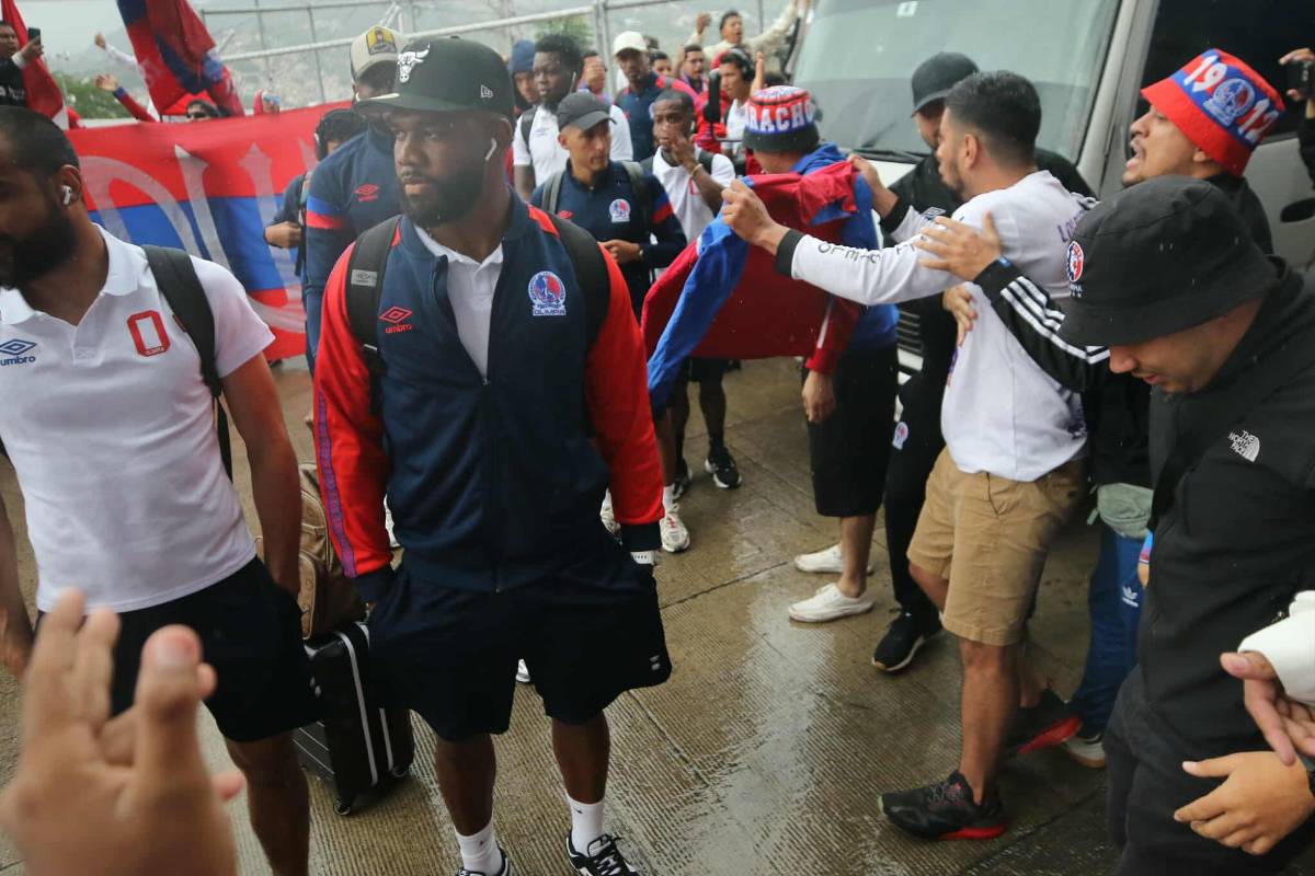 Imágenes: Así le reclamó la Ultra Fiel al Olimpia, los encerraron ¿Cuál fue la reacción de Eduardo Espinel?