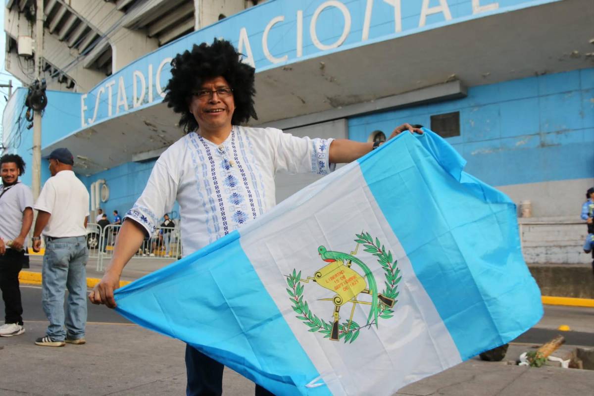 ¿Quién era la bella dama de blanco? Mixco sorprende con trajes y la Ultra se roba el show